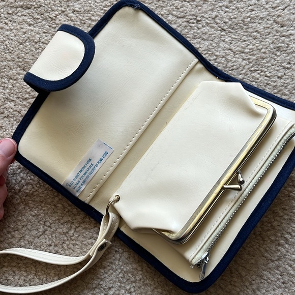 Vintage Girls’ Walt Disney Productions Minnie Mouse and Pluto Wristlet Wallet - Picture 7 of 15